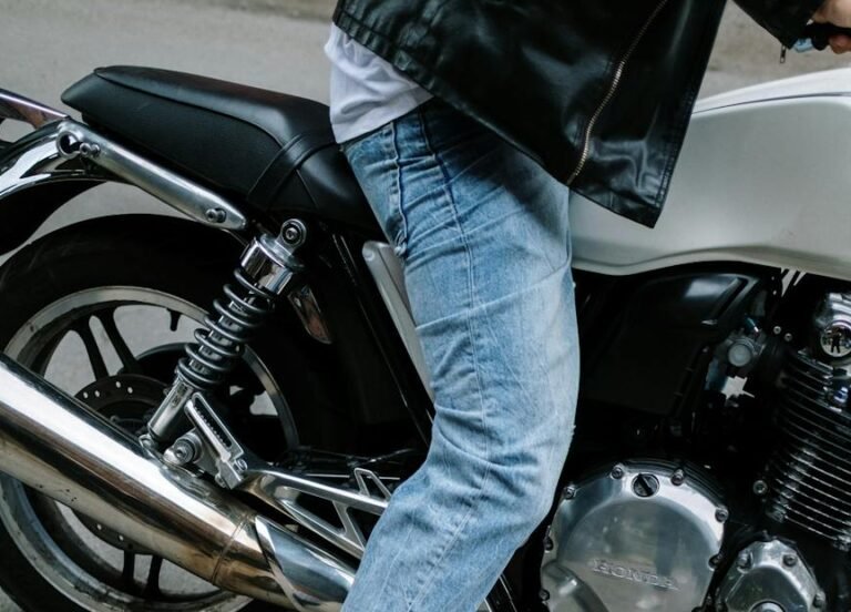 Read more about the article Durable Motorcycle Riding Blue Jeans for Men and Women – Find Your Perfect Pair at RevZilla